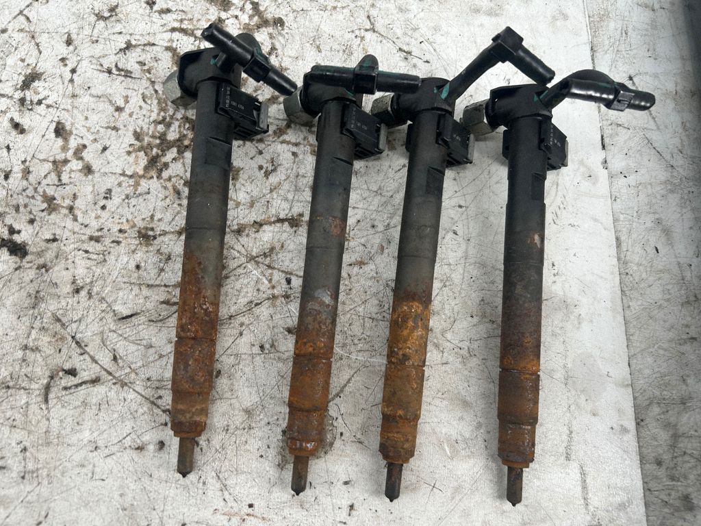 Chevrolet sada 4 ks použitých vstřikovačů 28264952, 25183185, Raktáron, adóval — foto 2 z 3
