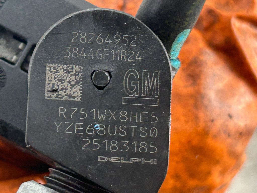 Chevrolet sada 4 ks použitých vstřikovačů 28264952, 25183185, Raktáron, adóval — foto 3 z 3